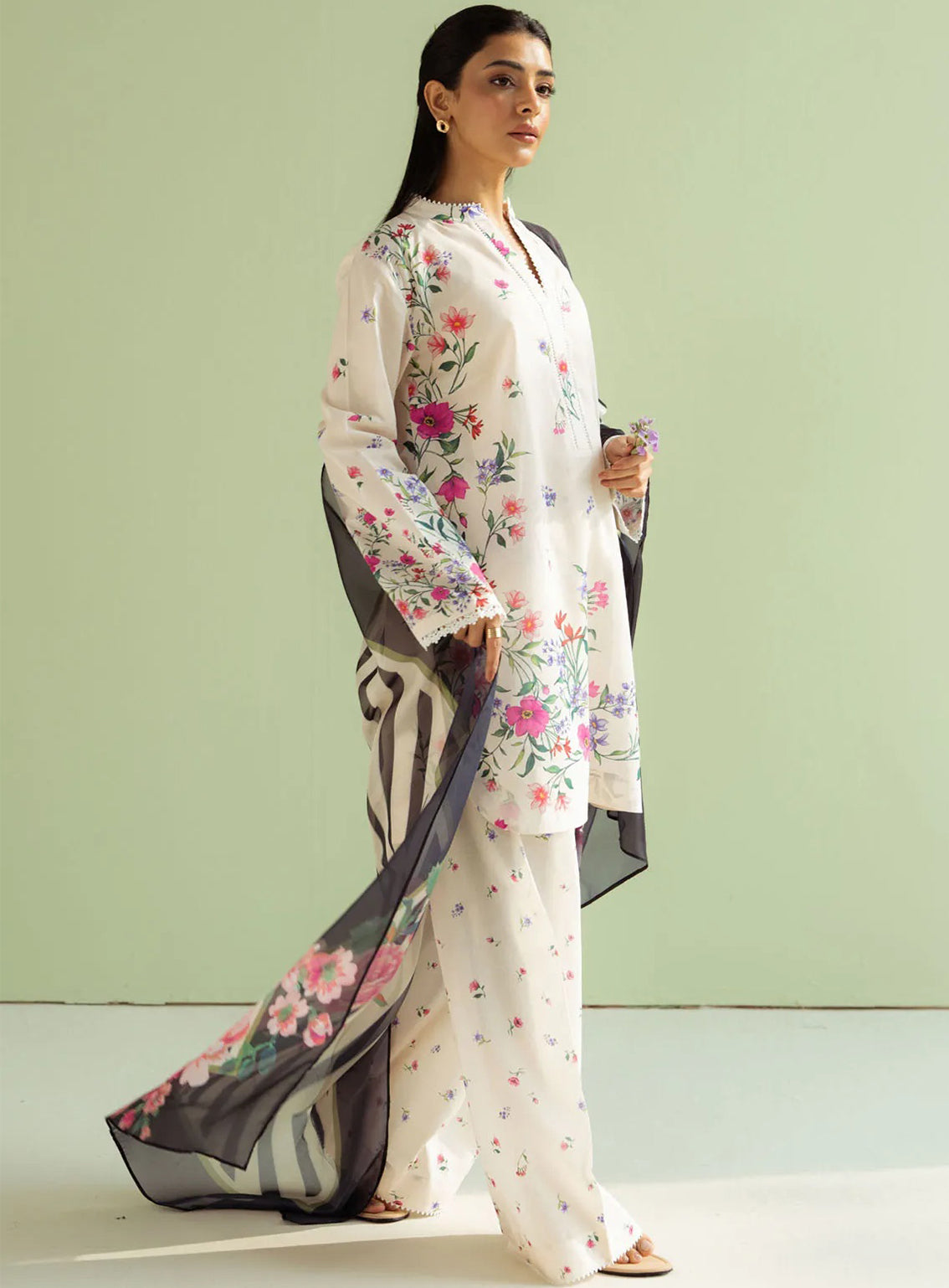 Coco By Zara Shahjahan Printed Lawn 3 Piece Unstitched Suit CZS25P D-4B REENA Coco By Zara Shahjahan Printed Lawn 3 Piece Unstitched Suit CZS25P D-4B REENA