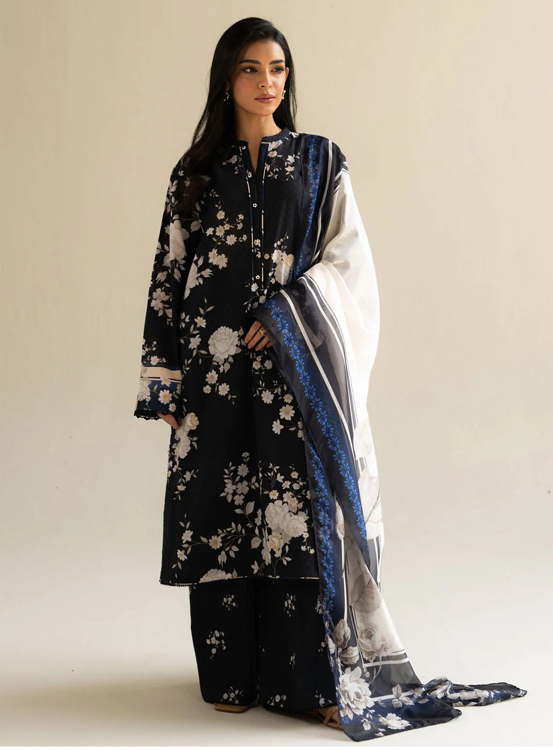 Coco By Zara Shahjahan Printed Lawn 3 Piece Unstitched Suit CZS25P D-5B MIA Coco By Zara Shahjahan Printed Lawn 3 Piece Unstitched Suit CZS25P D-5B MIA