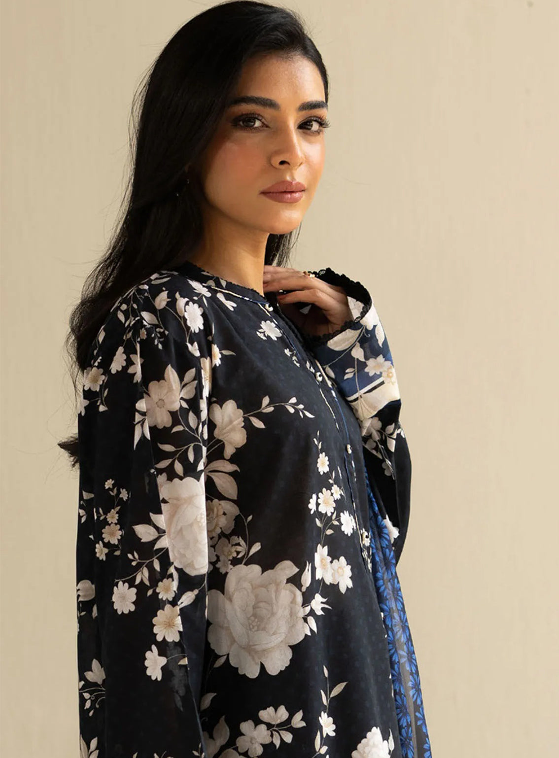 Coco By Zara Shahjahan Printed Lawn 3 Piece Unstitched Suit CZS25P D-5B MIA Coco By Zara Shahjahan Printed Lawn 3 Piece Unstitched Suit CZS25P D-5B MIA