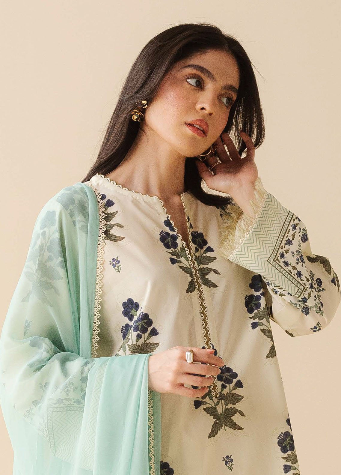 Coco By Zara Shahjahan Printed Lawn 3 Piece Unstitched Suit CZS25PD2 D-2B RAYA Coco By Zara Shahjahan Printed Lawn 3 Piece Unstitched Suit CZS25PD2 D-2B RAYA