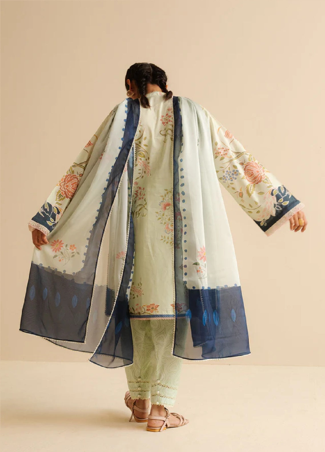 Coco By Zara Shahjahan Printed Lawn 3 Piece Unstitched Suit CZS25PD2 D-8A VARA Coco By Zara Shahjahan Printed Lawn 3 Piece Unstitched Suit CZS25PD2 D-8A VARA