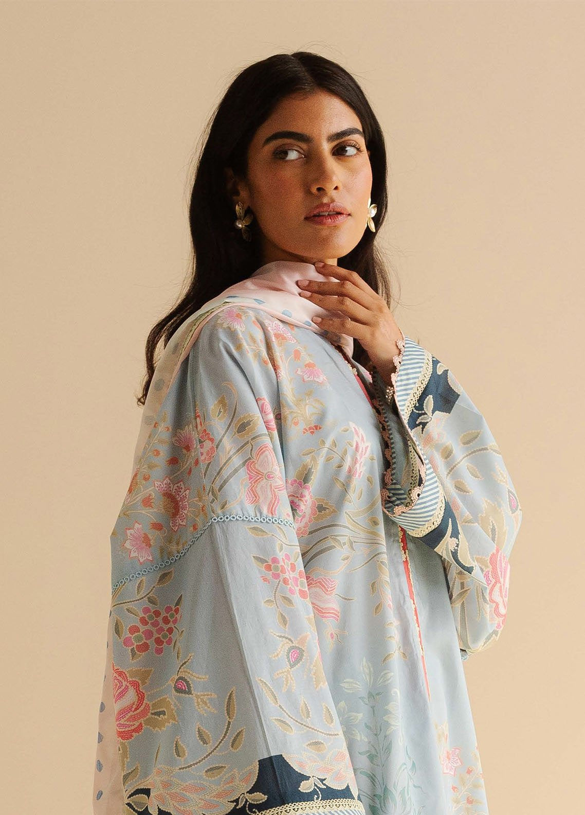 Coco By Zara Shahjahan Printed Lawn 3 Piece Unstitched Suit CZS25PD2 D-8B VARA Coco By Zara Shahjahan Printed Lawn 3 Piece Unstitched Suit CZS25PD2 D-8B VARA