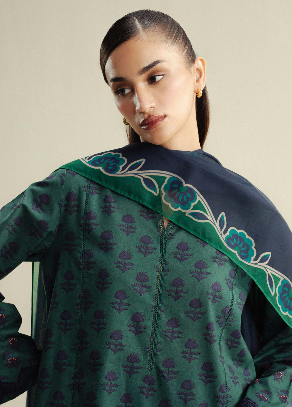 Coco Prints By Zara Shahjahan Printed Cambric 3 Piece Unstitched Suit CZS25PD4 D-10 WILLOW Coco Prints By Zara Shahjahan Printed Cambric 3 Piece Unstitched Suit CZS25PD4 D-10 WILLOW