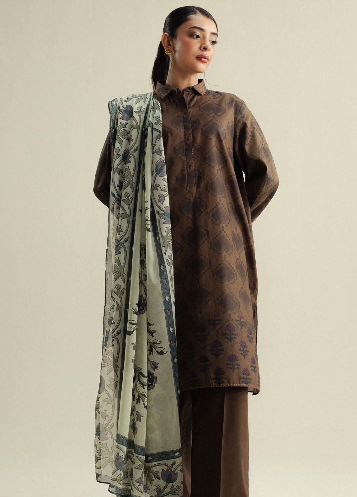 Coco Prints By Zara Shahjahan Printed Cotton Satin 3 Piece Unstitched Suit CZS25PD4 D-6A ROVE Coco Prints By Zara Shahjahan Printed Cotton Satin 3 Piece Unstitched Suit CZS25PD4 D-6A ROVE