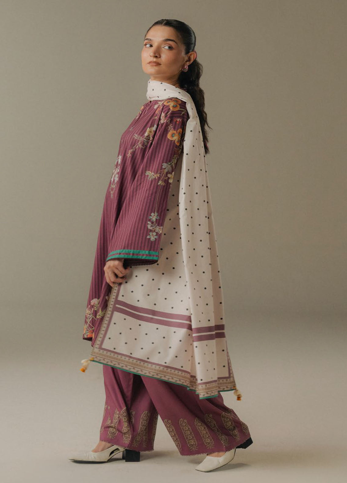 Coco Prints By Zara Shahjahan Printed Linen 3 Piece Unstitched Suit CZS25PD5 D-1A AMBER DAYS Coco Prints By Zara Shahjahan Printed Linen 3 Piece Unstitched Suit CZS25PD5 D-1A AMBER DAYS