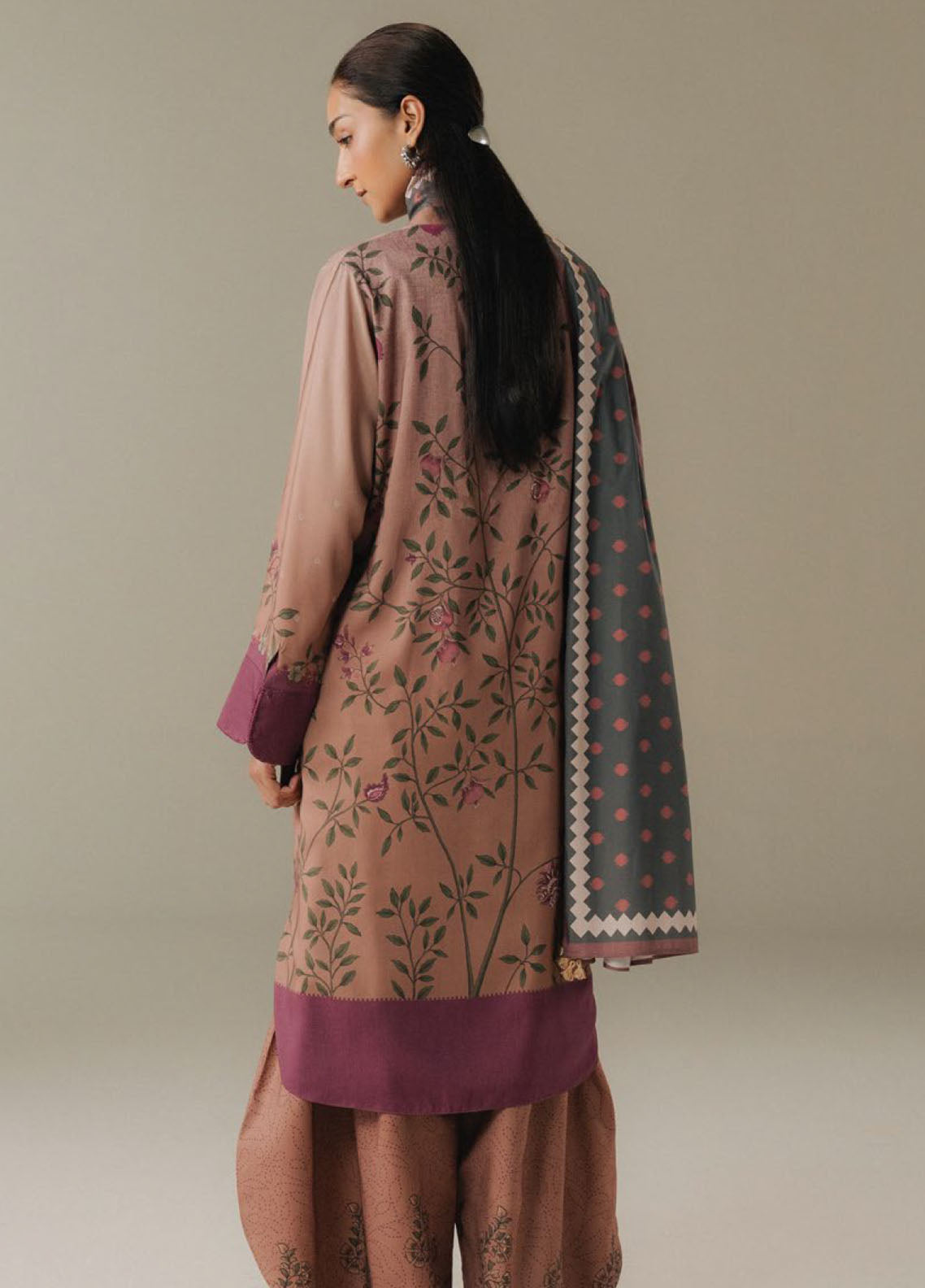 Coco Prints By Zara Shahjahan Printed Linen 3 Piece Unstitched Suit CZS25PD5 D-4B SIENNA FIELD Coco Prints By Zara Shahjahan Printed Linen 3 Piece Unstitched Suit CZS25PD5 D-4B SIENNA FIELD