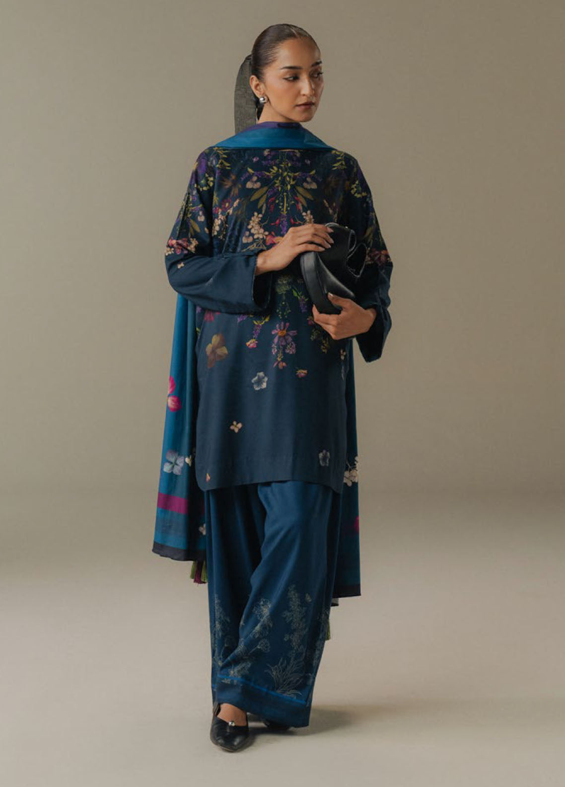 Coco Prints By Zara Shahjahan Printed Linen 3 Piece Unstitched Suit CZS25PD5 D-8A MORNING ECHO Coco Prints By Zara Shahjahan Printed Linen 3 Piece Unstitched Suit CZS25PD5 D-8A MORNING ECHO