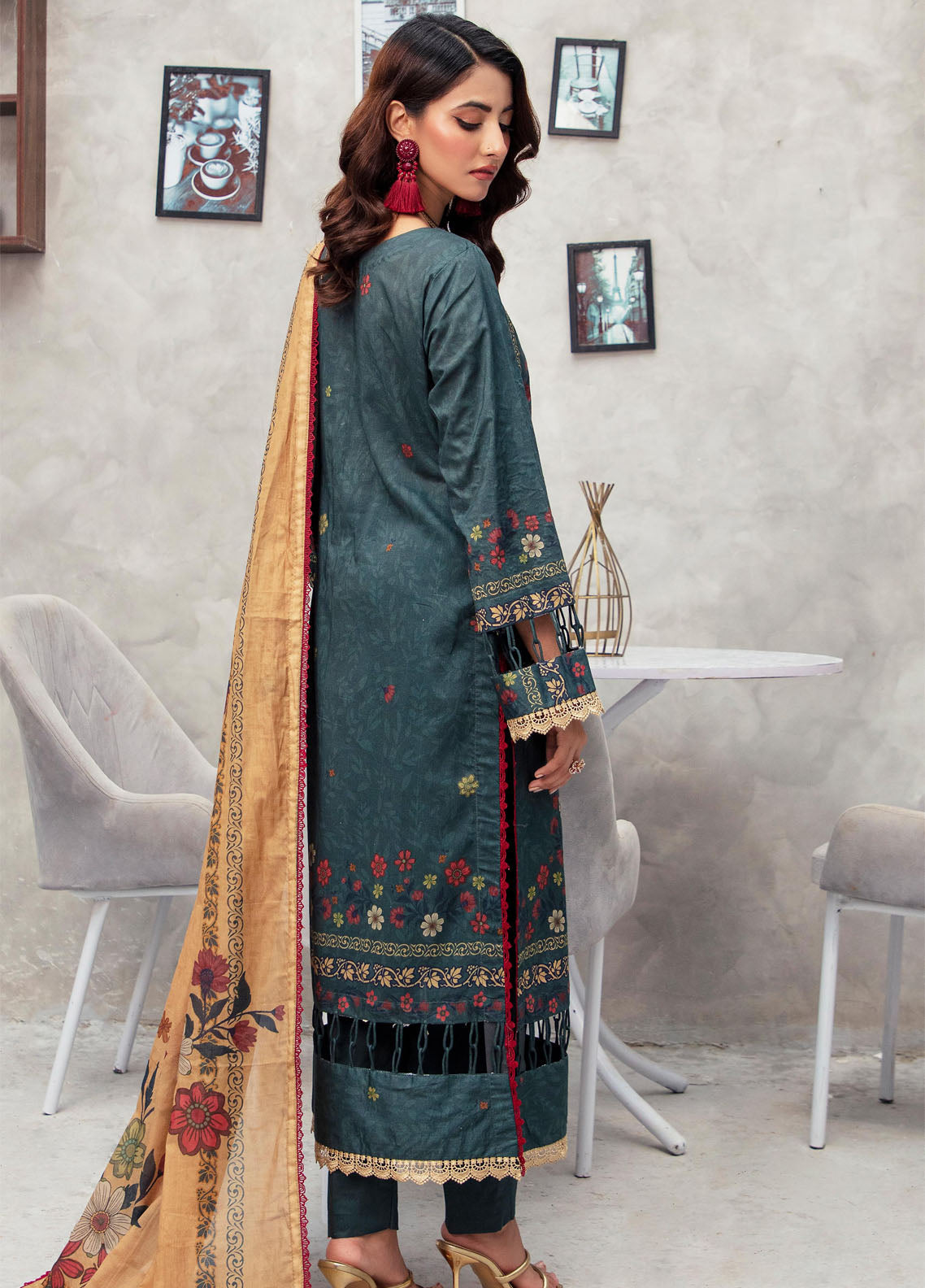 Colors By Alzohaib Digital Printed Cambric 3 Piece Unstitched Suit AZ25CCV2 CDC-6504 Colors By Alzohaib Digital Printed Cambric 3 Piece Unstitched Suit AZ25CCV2 CDC-6504