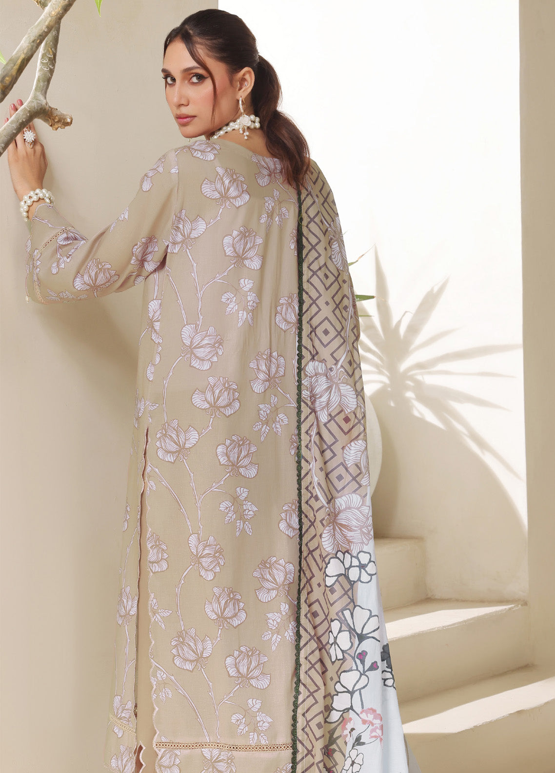Colors By Alzohaib Digital Printed Lawn 3 Piece Unstitched Suit AZ25C CPD-03 Colors By Alzohaib Digital Printed Lawn 3 Piece Unstitched Suit AZ25C CPD-03
