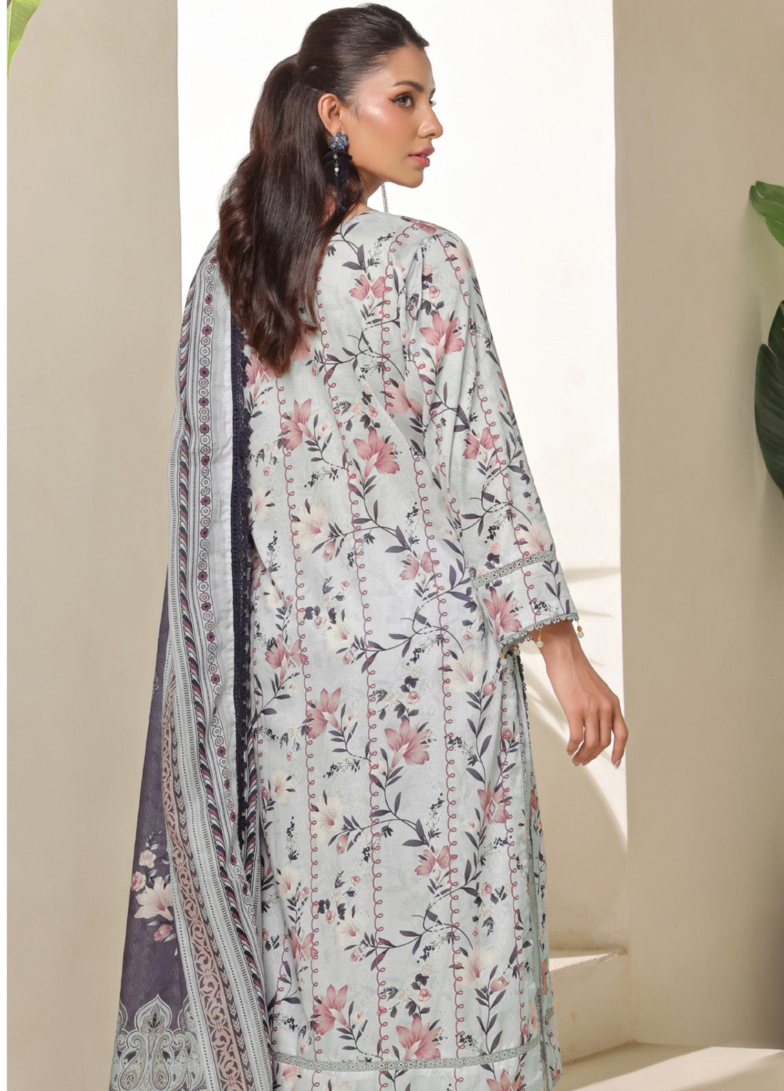 Colors By Alzohaib Digital Printed Lawn 3 Piece Unstitched Suit AZ25C CPD-04 Colors By Alzohaib Digital Printed Lawn 3 Piece Unstitched Suit AZ25C CPD-04