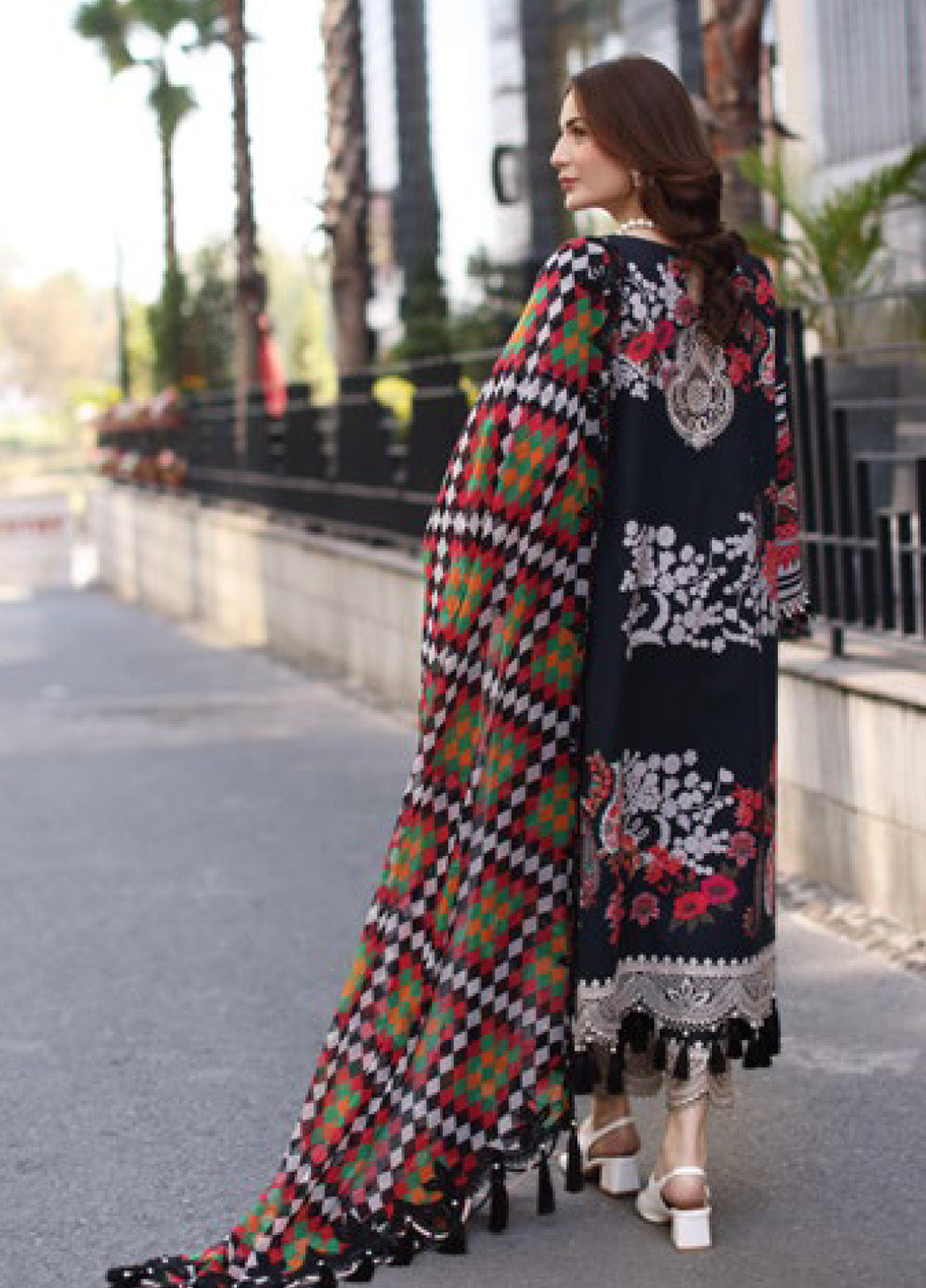 Combination By Charizma Embroidered Lawn 3 Piece Unstitched Suit 25CLV3 D-CC5-21 Combination By Charizma Embroidered Lawn 3 Piece Unstitched Suit 25CLV3 D-CC5-21