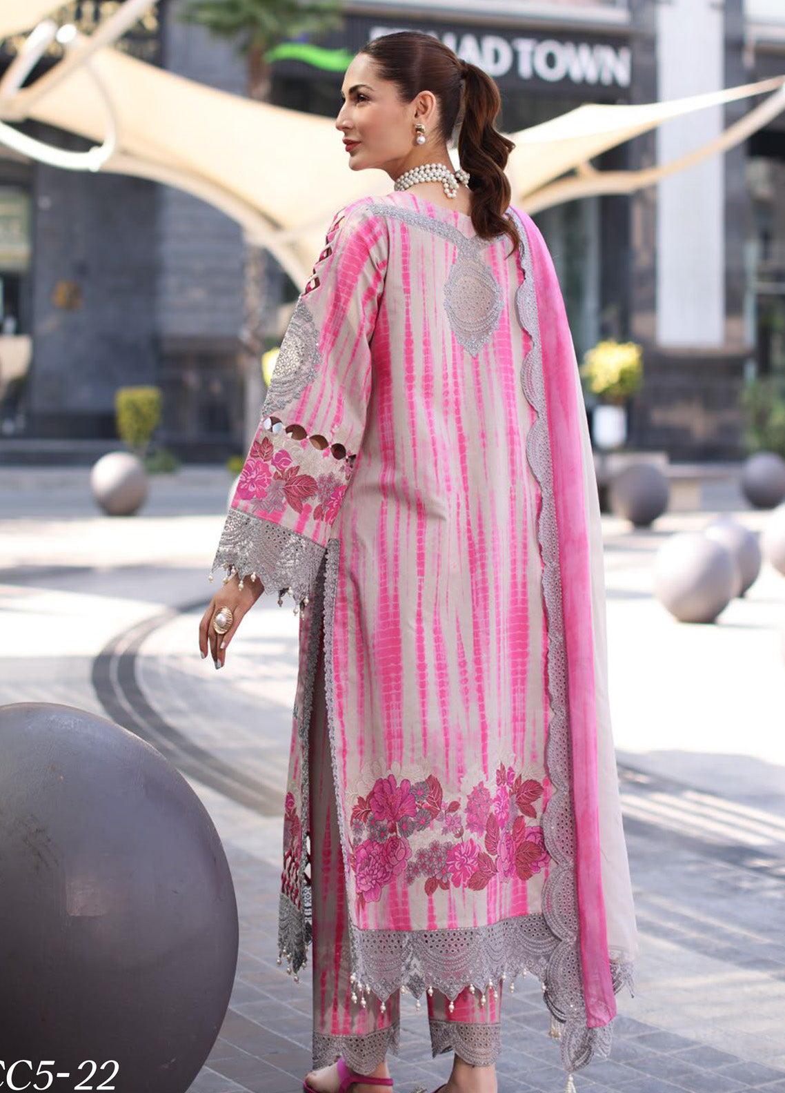 Combination By Charizma Embroidered Lawn 3 Piece Unstitched Suit 25CLV3 D-CC5-22 Combination By Charizma Embroidered Lawn 3 Piece Unstitched Suit 25CLV3 D-CC5-22