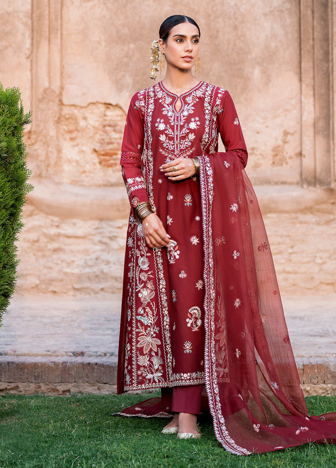 Cross Stitch Embroidered Lawn 3 Piece Unstitched Suit CS25EL D-ROUGE ZEST Cross Stitch Embroidered Lawn 3 Piece Unstitched Suit CS25EL D-ROUGE ZEST