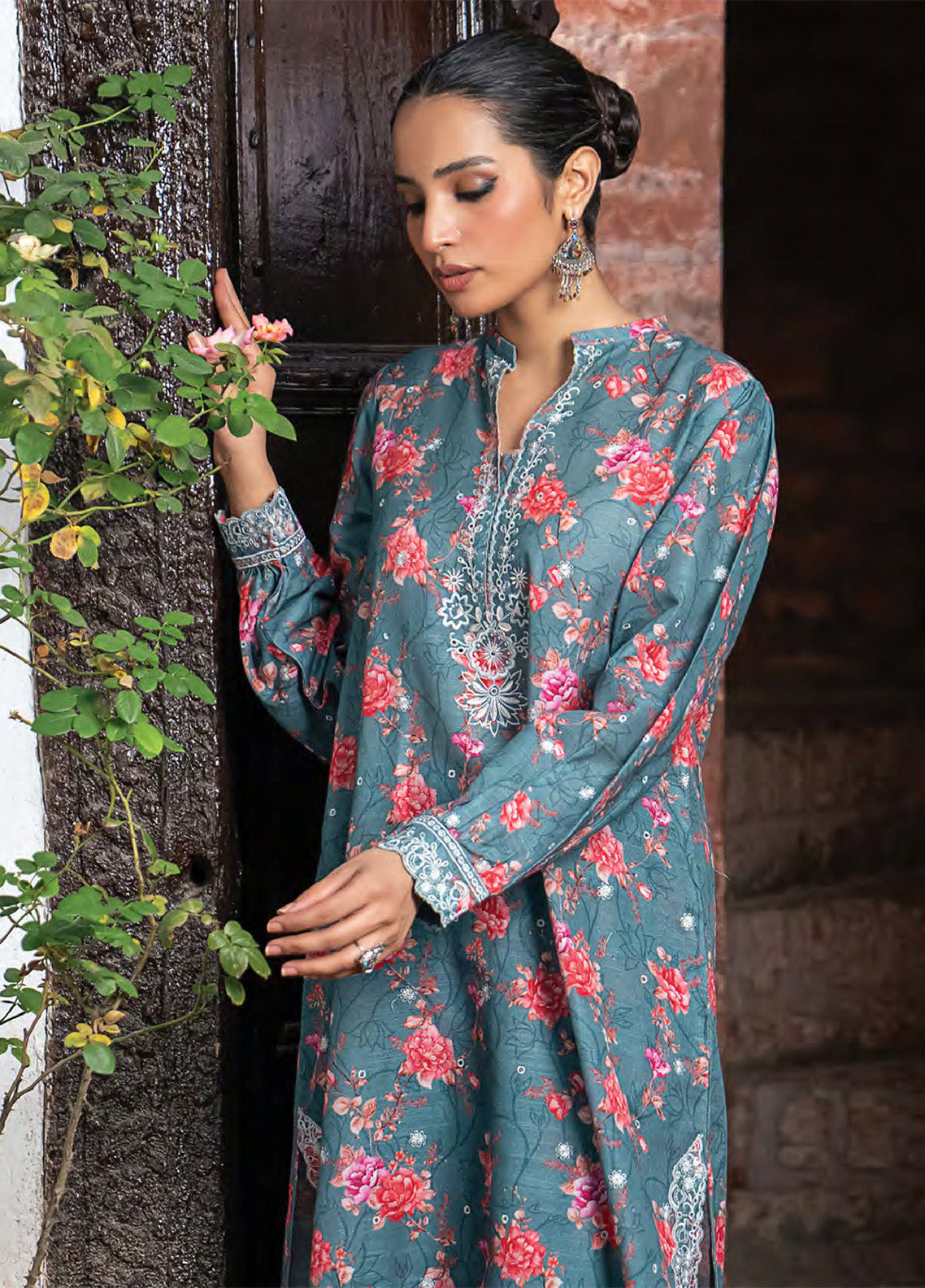 Daastan By LSM Lakhany Embroidered Khaddar 2 Piece Stitched Suit LSM24D LG-AR-0104 Daastan By LSM Lakhany Embroidered Khaddar 2 Piece Stitched Suit LSM24D LG-AR-0104