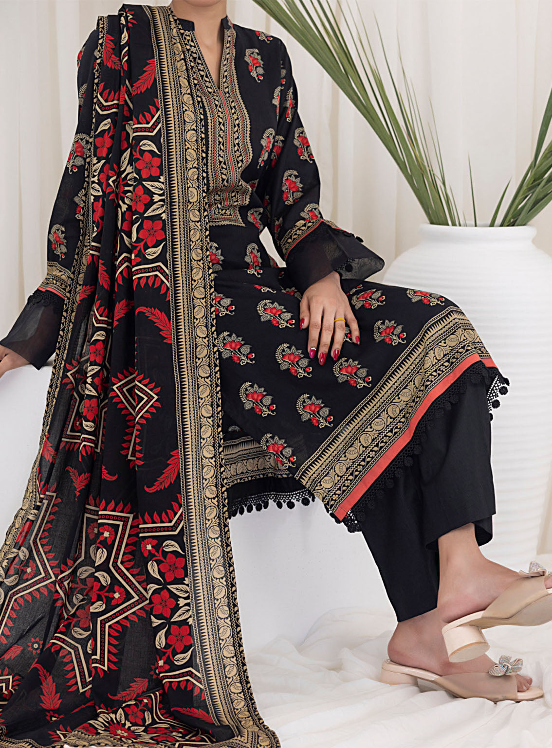 Daman By VS Textile Printed Lawn 3 Piece Unstitched Suit VSU24DPL D-2925B Daman By VS Textile Printed Lawn 3 Piece Unstitched Suit VSU24DPL D-2925B