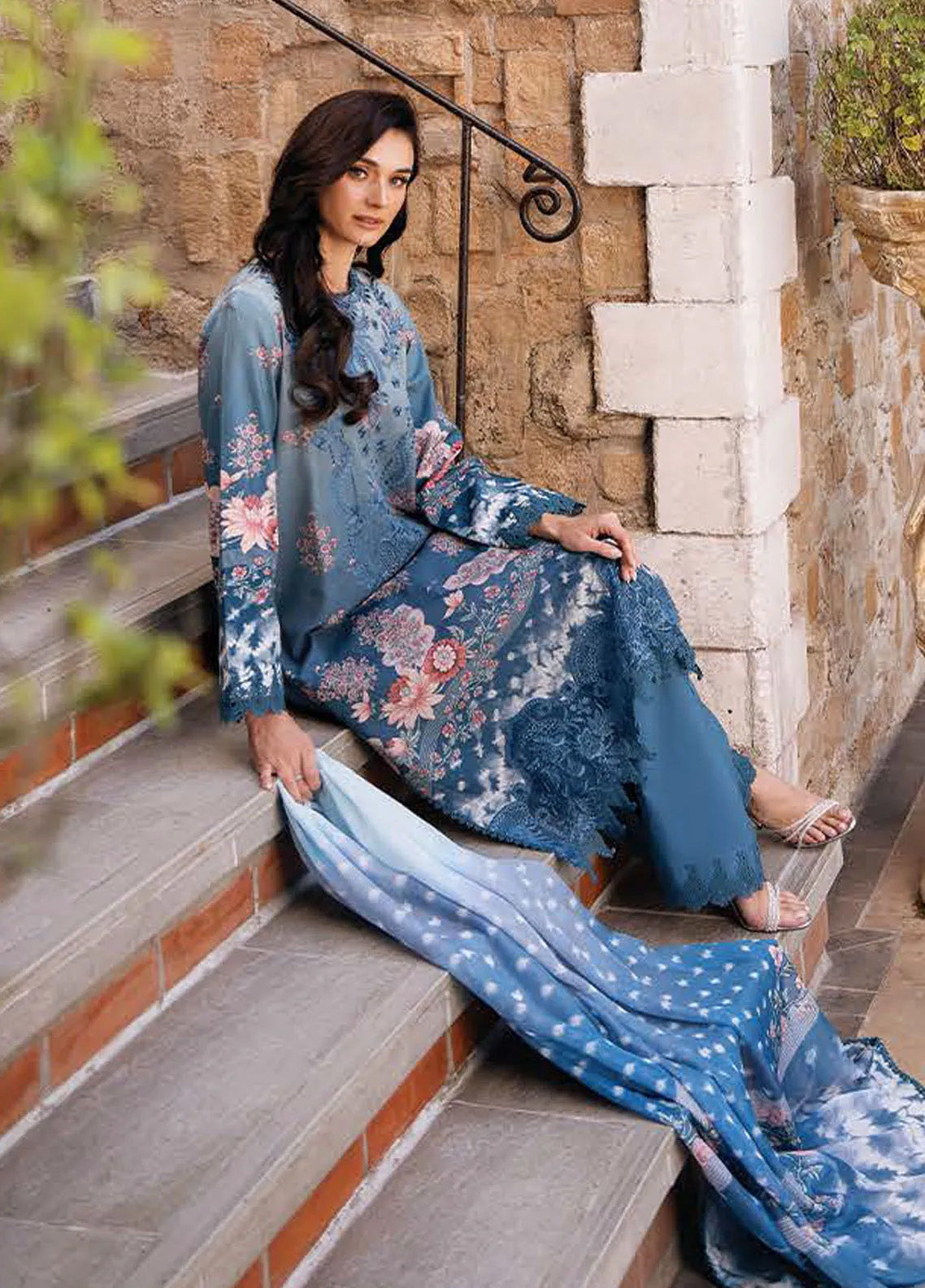 Damask The Holiday By Afrozeh Embroidered Lawn 3 Piece Unstitched Suit AF24DH D-01 SERAPHINA A Damask The Holiday By Afrozeh Embroidered Lawn 3 Piece Unstitched Suit AF24DH D-01 SERAPHINA A