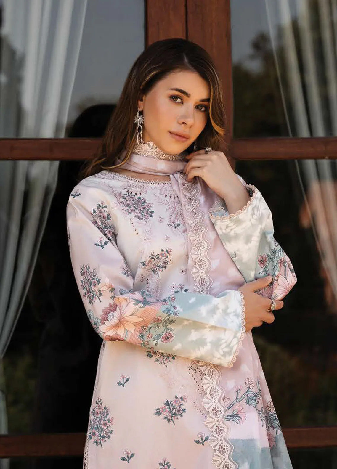 Damask The Holiday By Afrozeh Embroidered Lawn 3 Piece Unstitched Suit AF24DH D-01 SERAPHINA B Damask The Holiday By Afrozeh Embroidered Lawn 3 Piece Unstitched Suit AF24DH D-01 SERAPHINA B