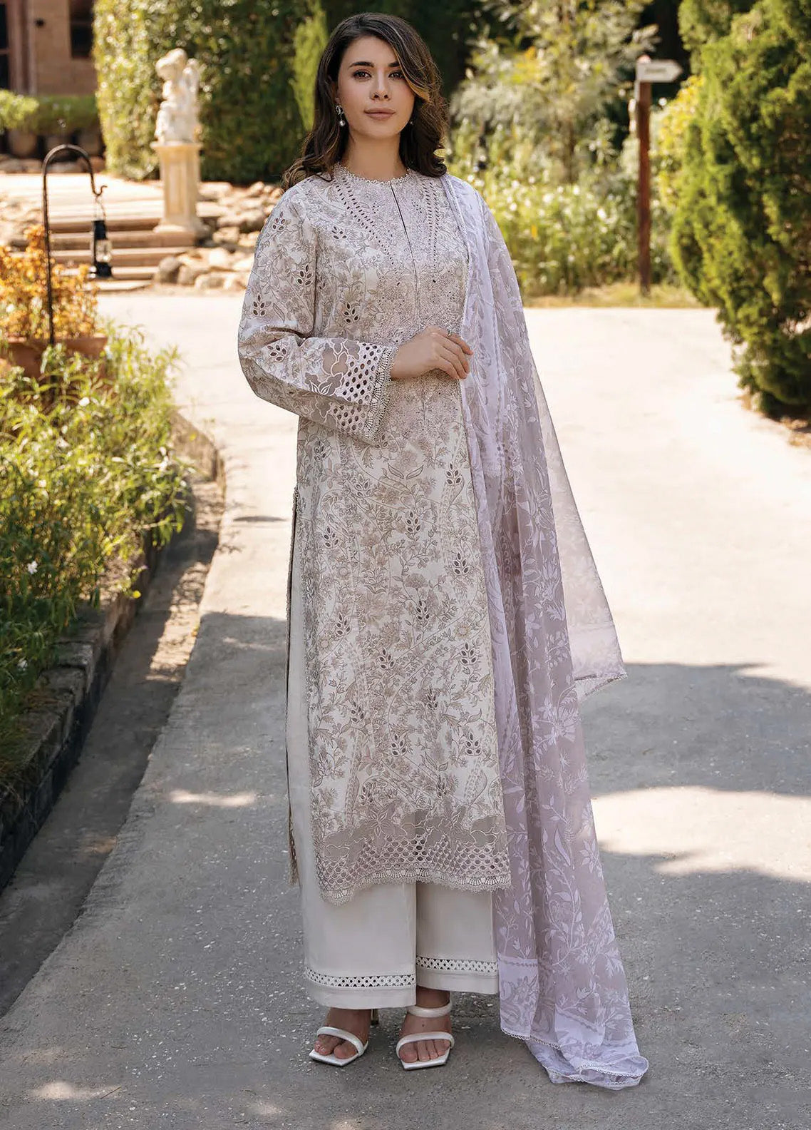 Damask The Holiday By Afrozeh Embroidered Lawn 3 Piece Unstitched Suit AF24DH D-03 LUNETTA A Damask The Holiday By Afrozeh Embroidered Lawn 3 Piece Unstitched Suit AF24DH D-03 LUNETTA A