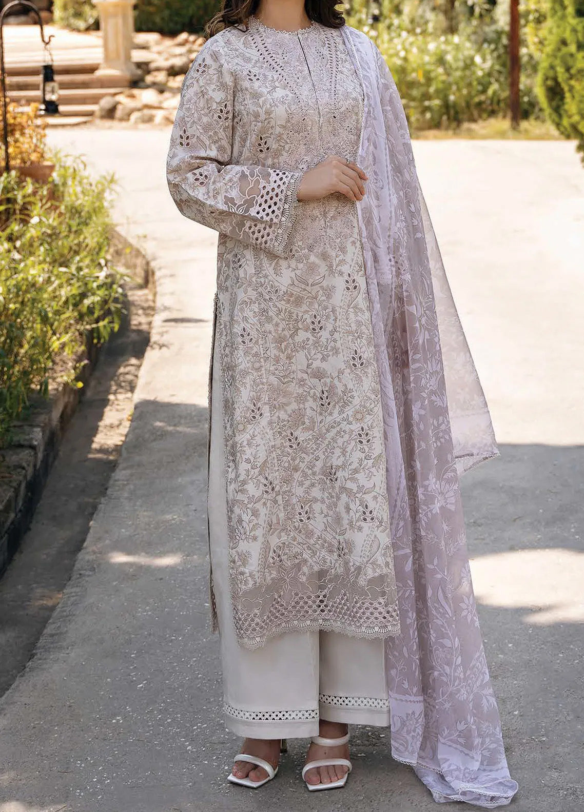 Damask The Holiday By Afrozeh Embroidered Lawn 3 Piece Unstitched Suit AF24DH D-03 LUNETTA A Damask The Holiday By Afrozeh Embroidered Lawn 3 Piece Unstitched Suit AF24DH D-03 LUNETTA A