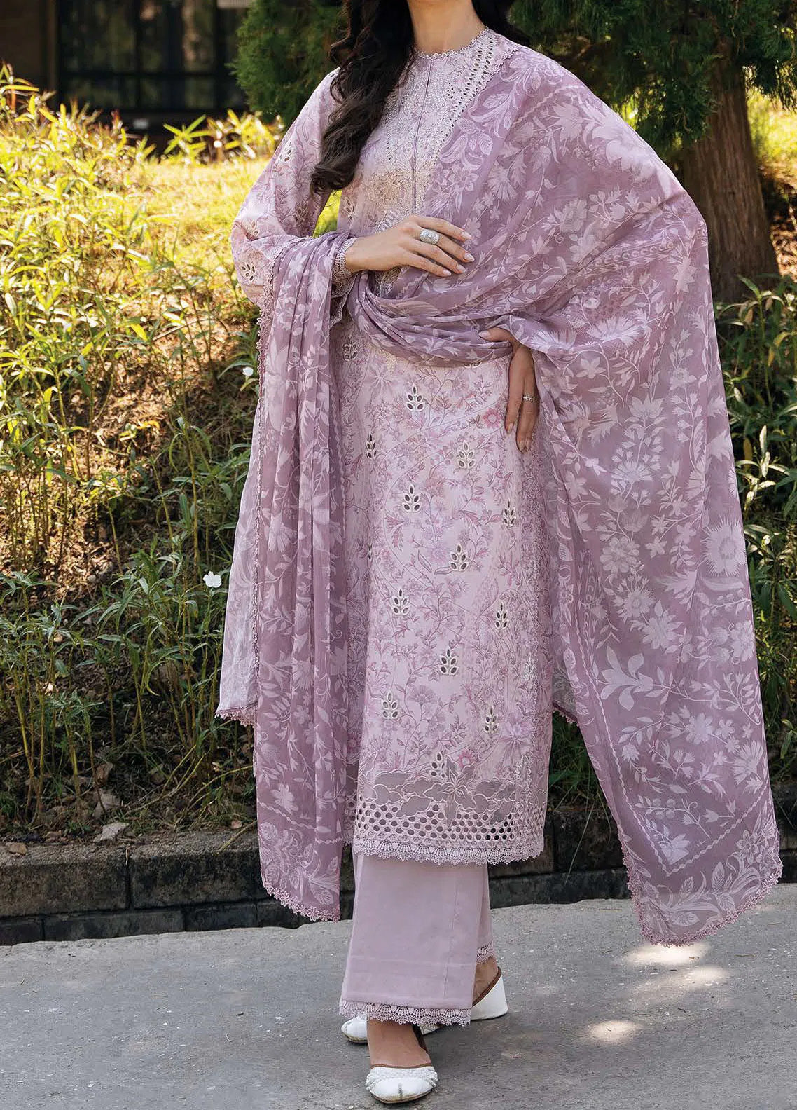 Damask The Holiday By Afrozeh Embroidered Lawn 3 Piece Unstitched Suit AF24DH D-03 LUNETTA B Damask The Holiday By Afrozeh Embroidered Lawn 3 Piece Unstitched Suit AF24DH D-03 LUNETTA B