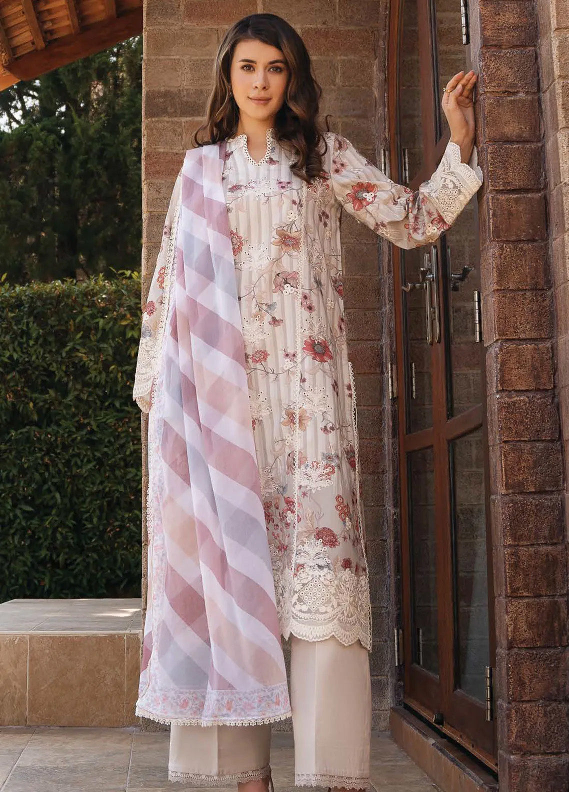 Damask The Holiday By Afrozeh Embroidered Lawn 3 Piece Unstitched Suit AF24DH D-08 AZARA A Damask The Holiday By Afrozeh Embroidered Lawn 3 Piece Unstitched Suit AF24DH D-08 AZARA A