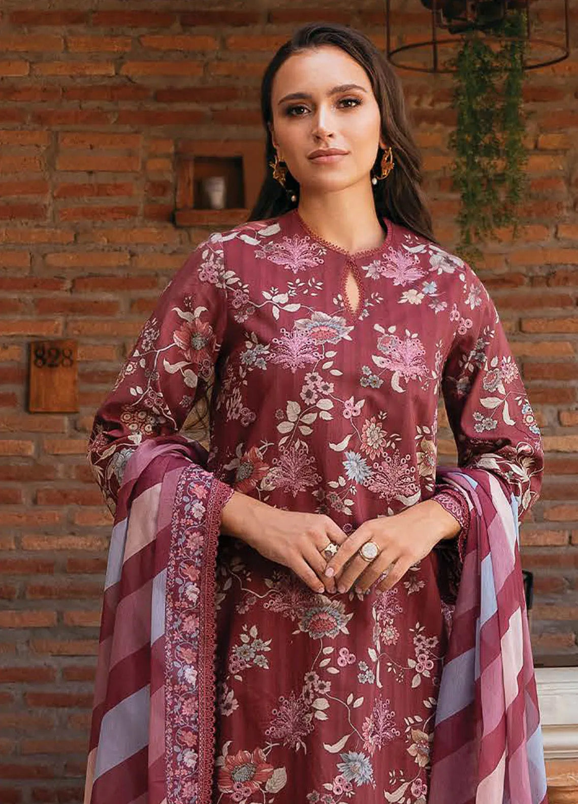 Damask The Holiday By Afrozeh Embroidered Lawn 3 Piece Unstitched Suit AF24DH D-08 AZARA B Damask The Holiday By Afrozeh Embroidered Lawn 3 Piece Unstitched Suit AF24DH D-08 AZARA B