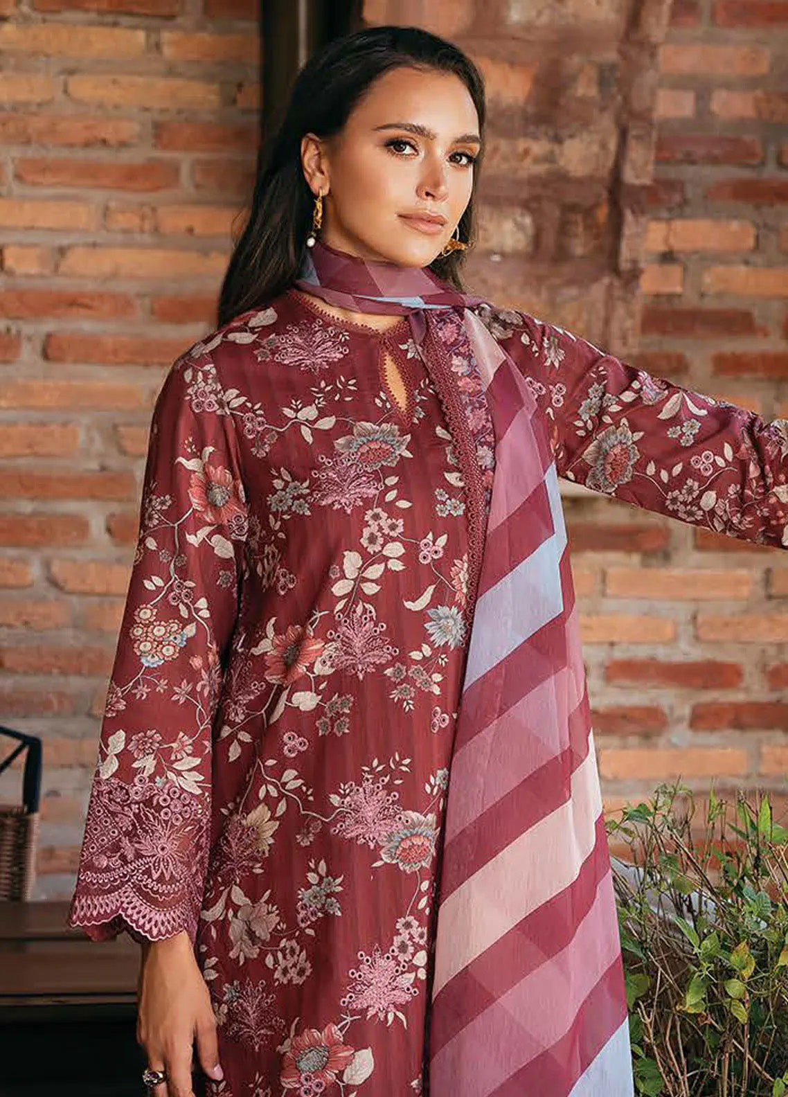 Damask The Holiday By Afrozeh Embroidered Lawn 3 Piece Unstitched Suit AF24DH D-08 AZARA B Damask The Holiday By Afrozeh Embroidered Lawn 3 Piece Unstitched Suit AF24DH D-08 AZARA B