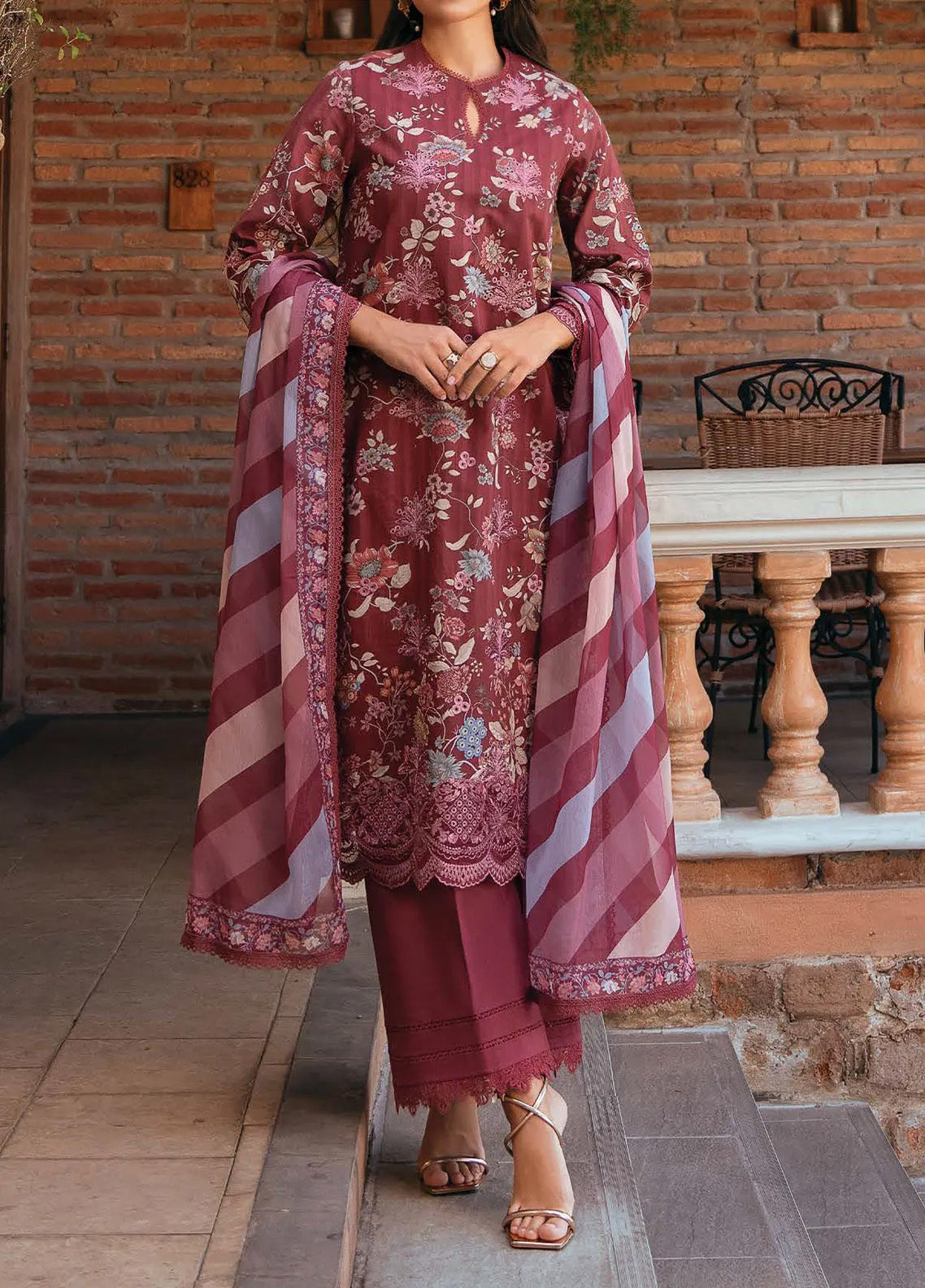 Damask The Holiday By Afrozeh Embroidered Lawn 3 Piece Unstitched Suit AF24DH D-08 AZARA B Damask The Holiday By Afrozeh Embroidered Lawn 3 Piece Unstitched Suit AF24DH D-08 AZARA B