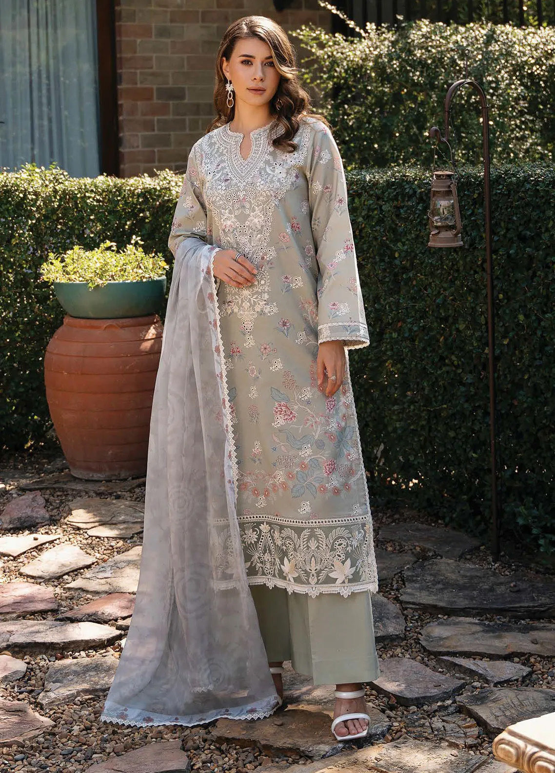 Damask The Holiday By Afrozeh Embroidered Lawn 3 Piece Unstitched Suit AF24DH D-09 MAELIS B Damask The Holiday By Afrozeh Embroidered Lawn 3 Piece Unstitched Suit AF24DH D-09 MAELIS B