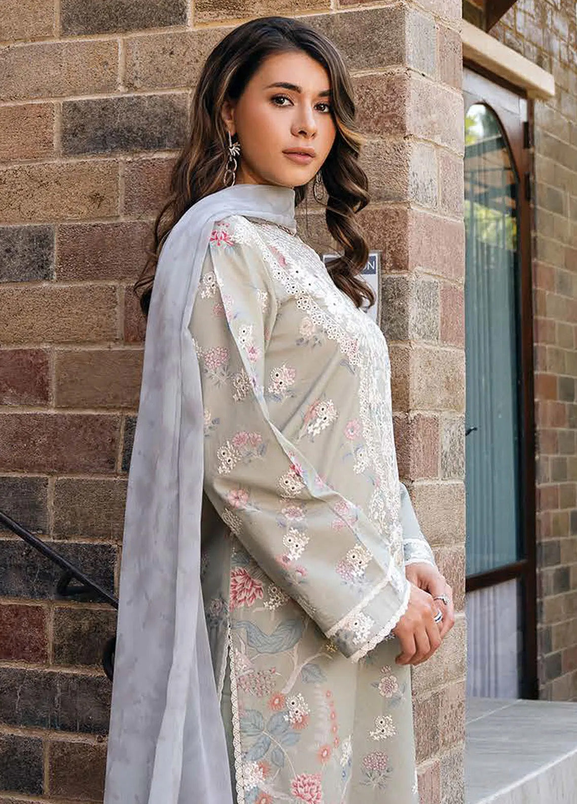 Damask The Holiday By Afrozeh Embroidered Lawn 3 Piece Unstitched Suit AF24DH D-09 MAELIS B Damask The Holiday By Afrozeh Embroidered Lawn 3 Piece Unstitched Suit AF24DH D-09 MAELIS B