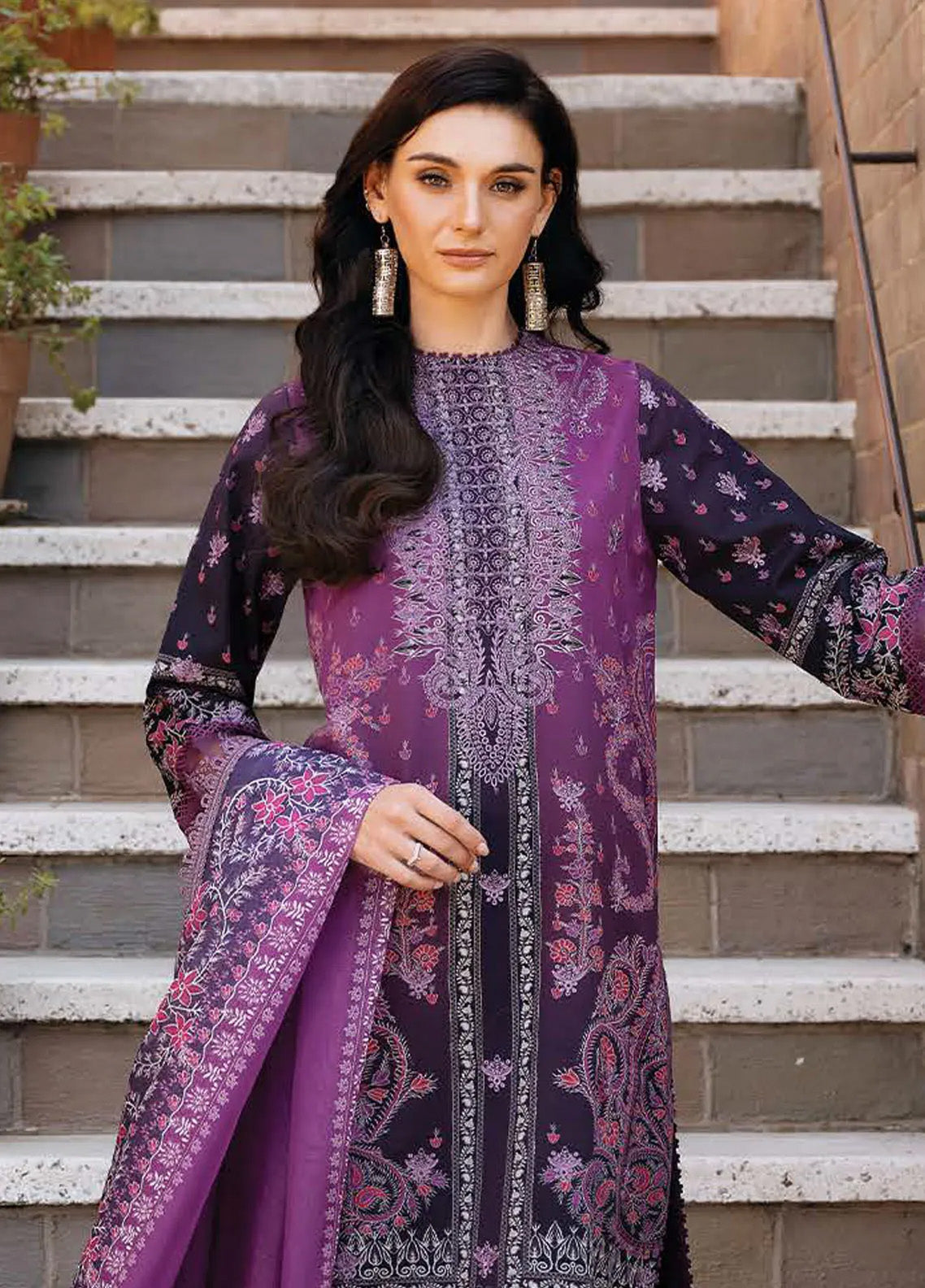 Damask The Holiday By Afrozeh Embroidered Lawn 3 Piece Unstitched Suit AF24DH D-10 AZRINA A Damask The Holiday By Afrozeh Embroidered Lawn 3 Piece Unstitched Suit AF24DH D-10 AZRINA A