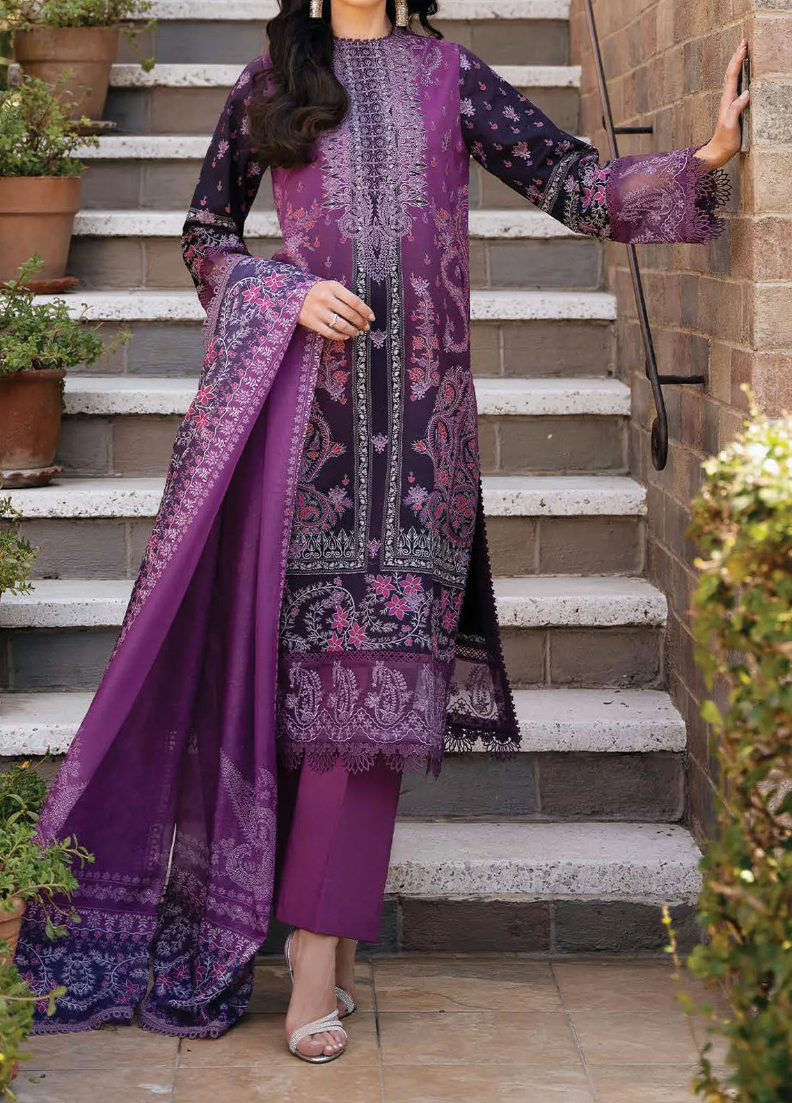 Damask The Holiday By Afrozeh Embroidered Lawn 3 Piece Unstitched Suit AF24DH D-10 AZRINA A Damask The Holiday By Afrozeh Embroidered Lawn 3 Piece Unstitched Suit AF24DH D-10 AZRINA A