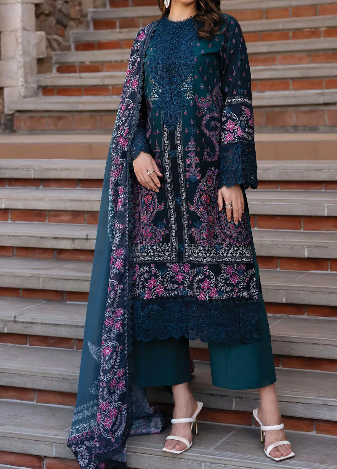 Damask The Holiday By Afrozeh Embroidered Lawn 3 Piece Unstitched Suit AF24DH D-10 AZRINA B Damask The Holiday By Afrozeh Embroidered Lawn 3 Piece Unstitched Suit AF24DH D-10 AZRINA B