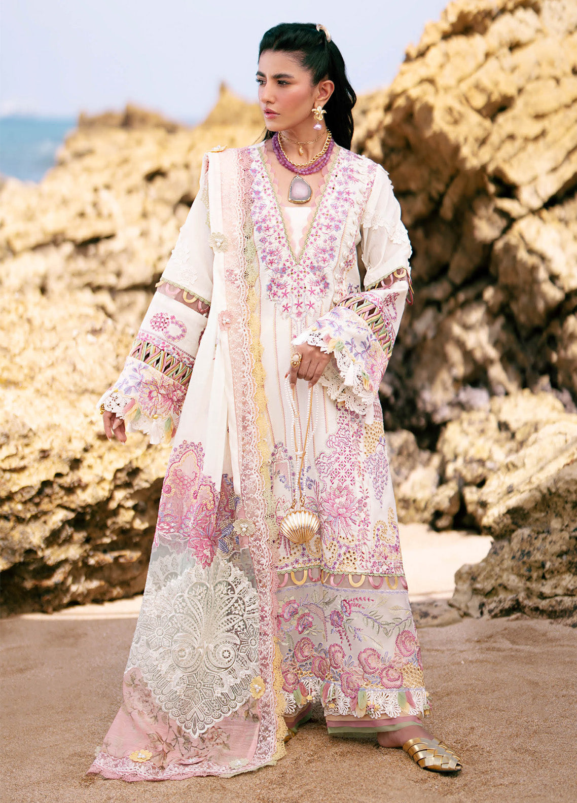 Dastan By AJR Couture Embroidered Lawn 3 Piece Unstitched Suit AJR25DLL D-07 MUSE Dastan By AJR Couture Embroidered Lawn 3 Piece Unstitched Suit AJR25DLL D-07 MUSE