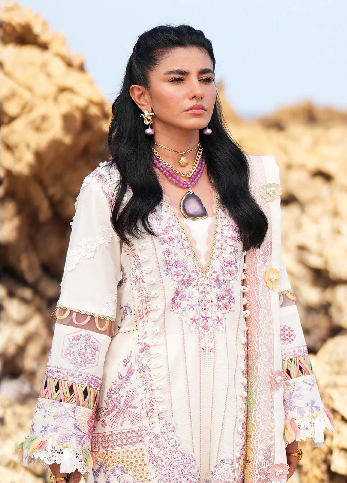 Dastan By AJR Couture Embroidered Lawn 3 Piece Unstitched Suit AJR25DLL D-07 MUSE Dastan By AJR Couture Embroidered Lawn 3 Piece Unstitched Suit AJR25DLL D-07 MUSE