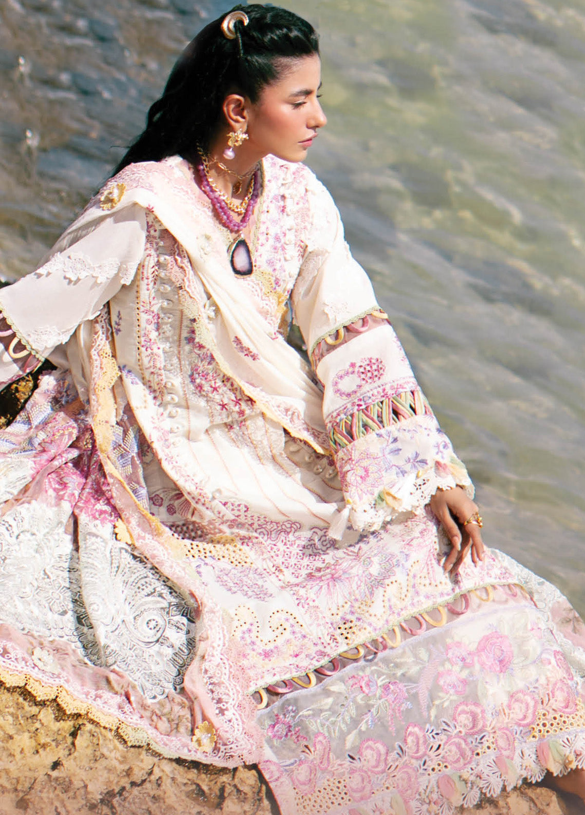 Dastan By AJR Couture Embroidered Lawn 3 Piece Unstitched Suit AJR25DLL D-07 MUSE Dastan By AJR Couture Embroidered Lawn 3 Piece Unstitched Suit AJR25DLL D-07 MUSE