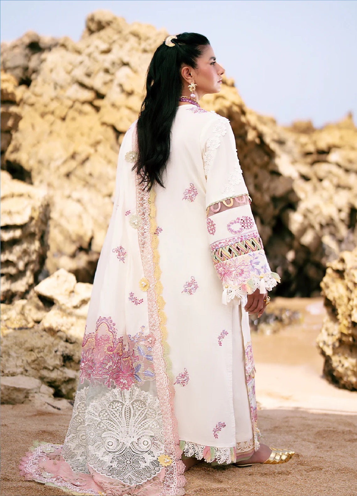 Dastan By AJR Couture Embroidered Lawn 3 Piece Unstitched Suit AJR25DLL D-07 MUSE Dastan By AJR Couture Embroidered Lawn 3 Piece Unstitched Suit AJR25DLL D-07 MUSE