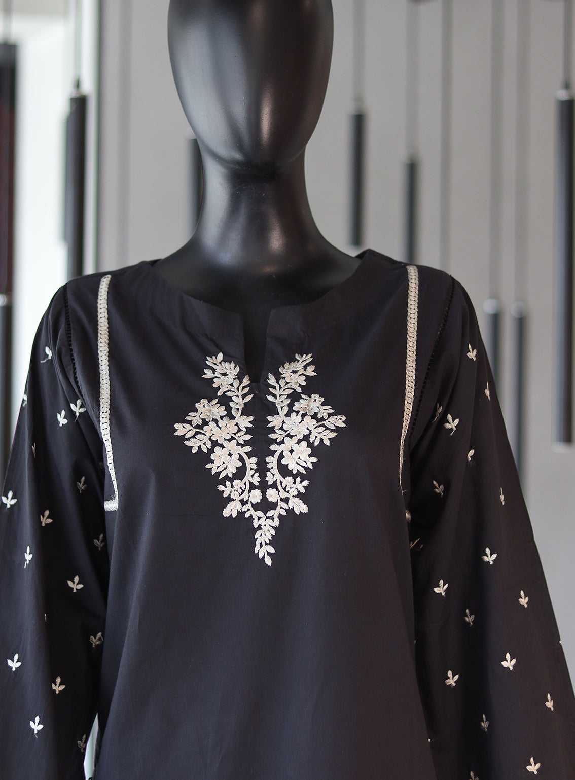 Dhanak Embroidered Lawn Stitched Kurti - DK24EL DC-0427 Dhanak Embroidered Lawn Stitched Kurti - DK24EL DC-0427