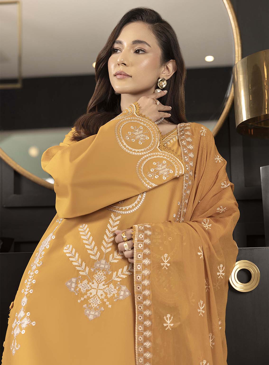 Dilkash By Humdum Embroidered Lawn 3 Piece Unstitched Suit HD25DEL D-03 Dilkash By Humdum Embroidered Lawn 3 Piece Unstitched Suit HD25DEL D-03