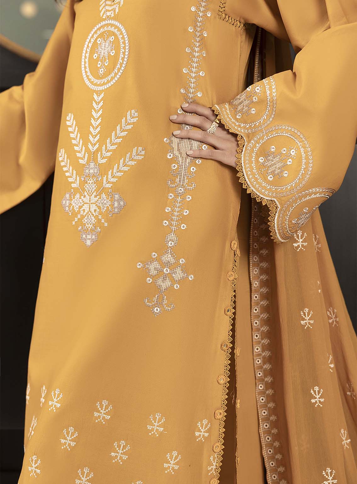 Dilkash By Humdum Embroidered Lawn 3 Piece Unstitched Suit HD25DEL D-03 Dilkash By Humdum Embroidered Lawn 3 Piece Unstitched Suit HD25DEL D-03