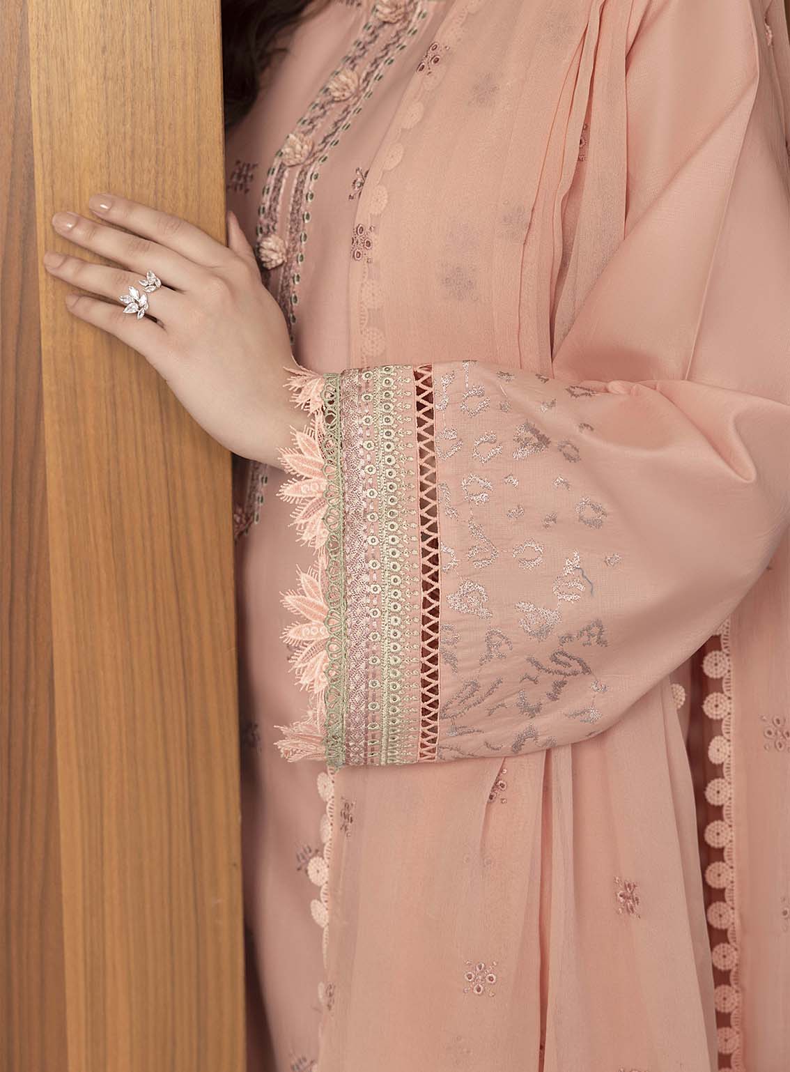 Dilkash By Humdum Embroidered Lawn 3 Piece Unstitched Suit HD25DEL D-04 Dilkash By Humdum Embroidered Lawn 3 Piece Unstitched Suit HD25DEL D-04