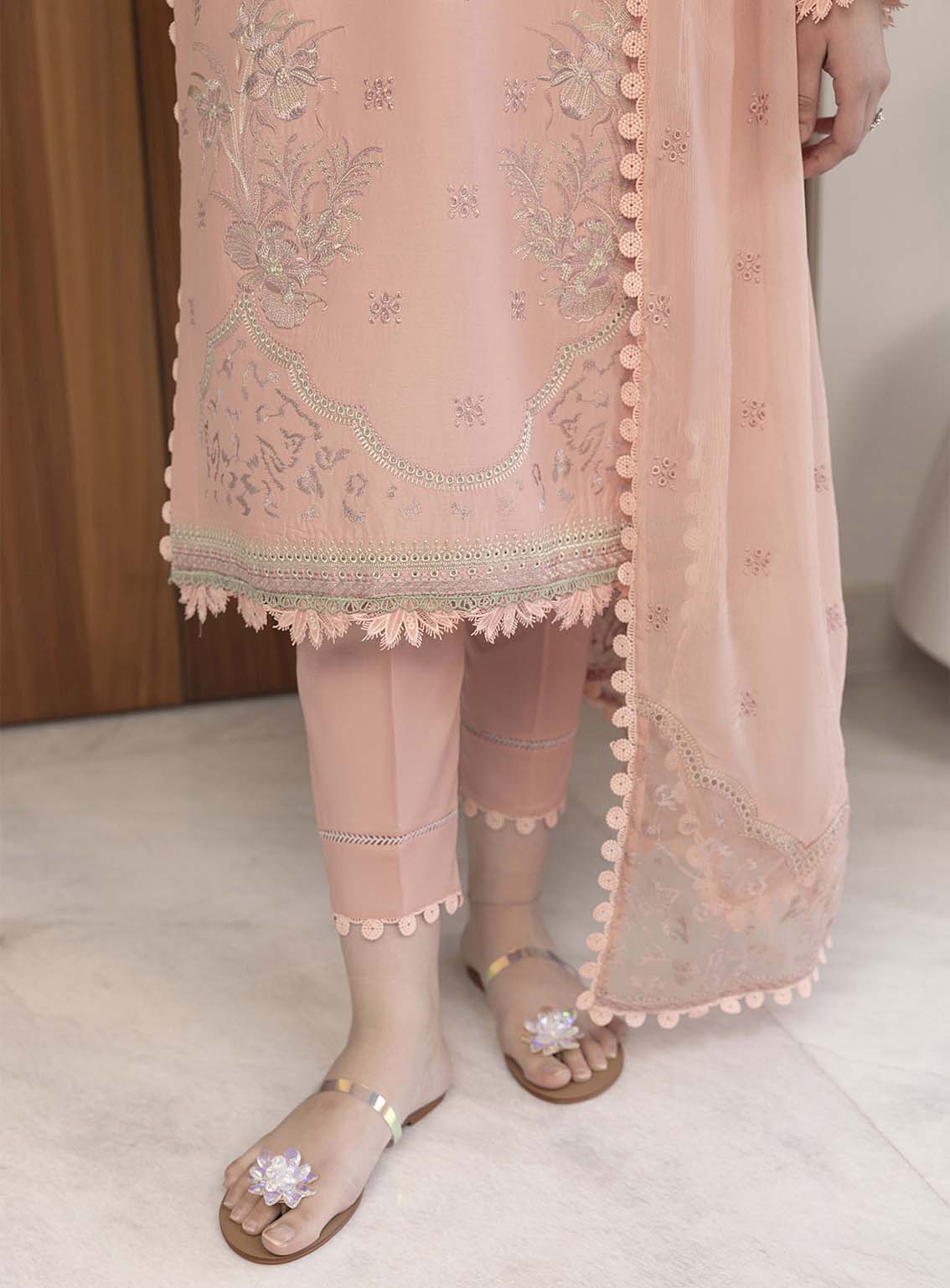 Dilkash By Humdum Embroidered Lawn 3 Piece Unstitched Suit HD25DEL D-04 Dilkash By Humdum Embroidered Lawn 3 Piece Unstitched Suit HD25DEL D-04