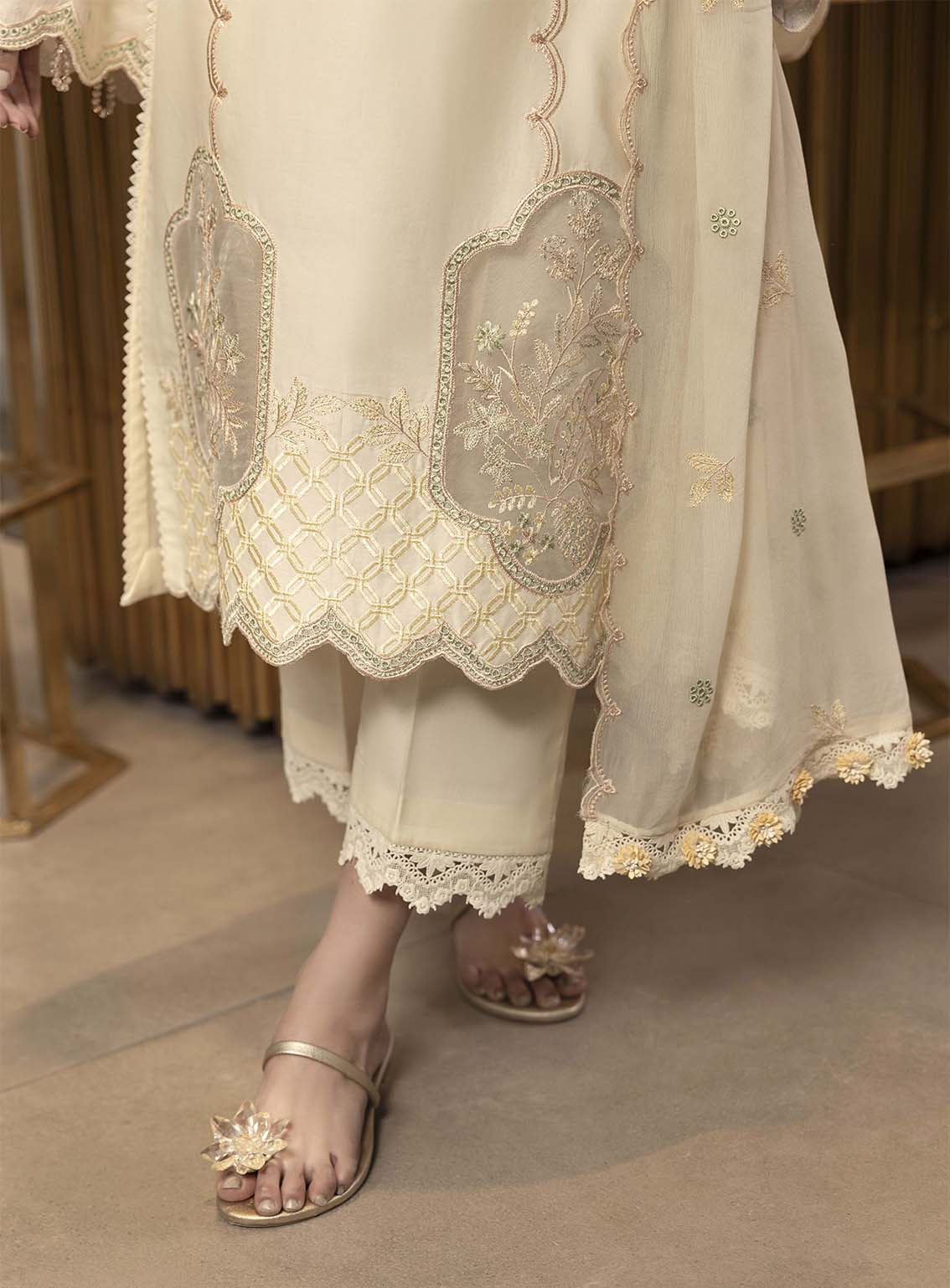 Dilkash By Humdum Embroidered Lawn 3 Piece Unstitched Suit HD25DEL D-07 Dilkash By Humdum Embroidered Lawn 3 Piece Unstitched Suit HD25DEL D-07