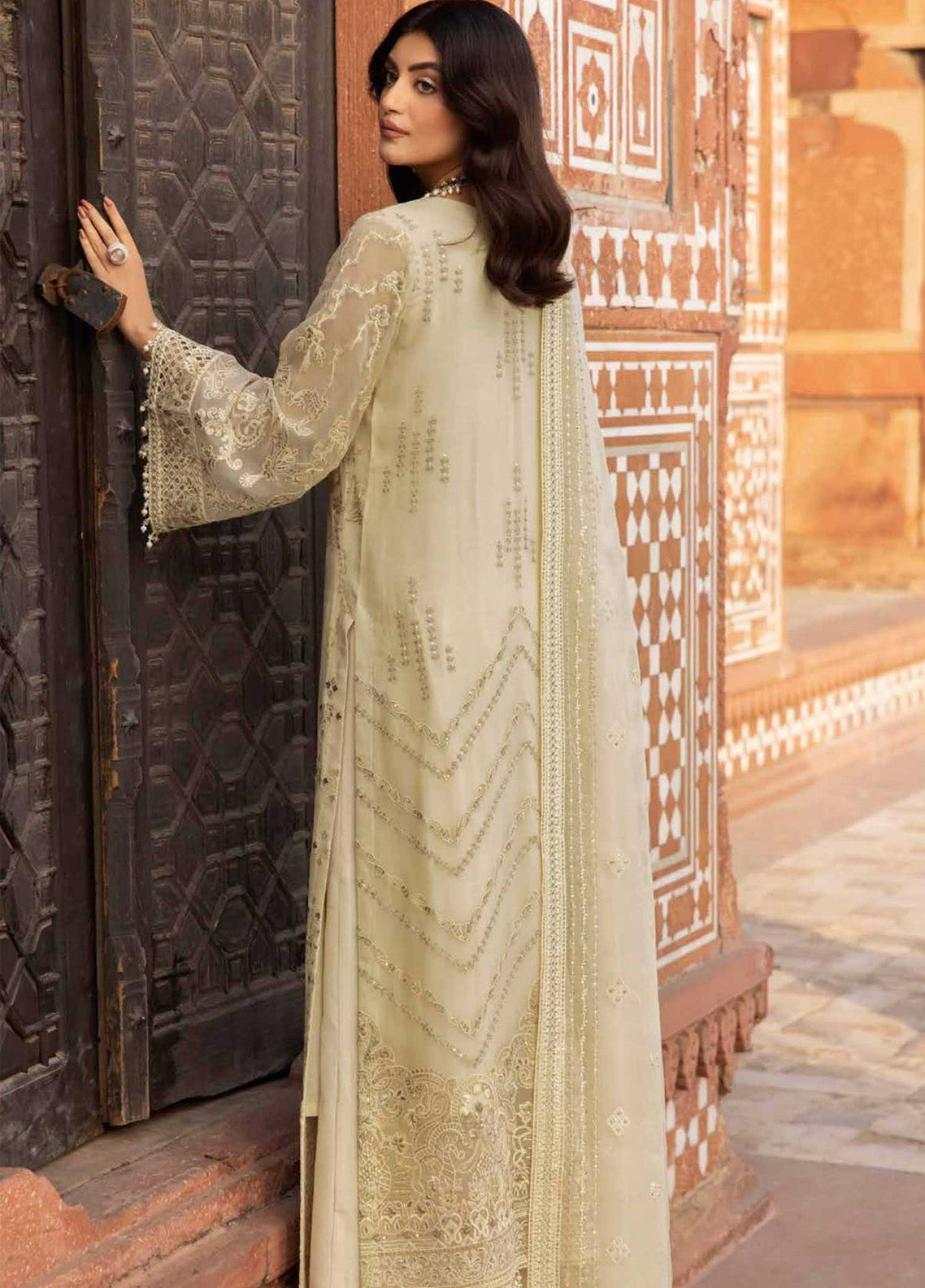 Dilkash By Lavish Premium Embroidered Chiffon 3 Piece Unstitched Suit LP25D D-09 SUNDY BEACH Dilkash By Lavish Premium Embroidered Chiffon 3 Piece Unstitched Suit LP25D D-09 SUNDY BEACH