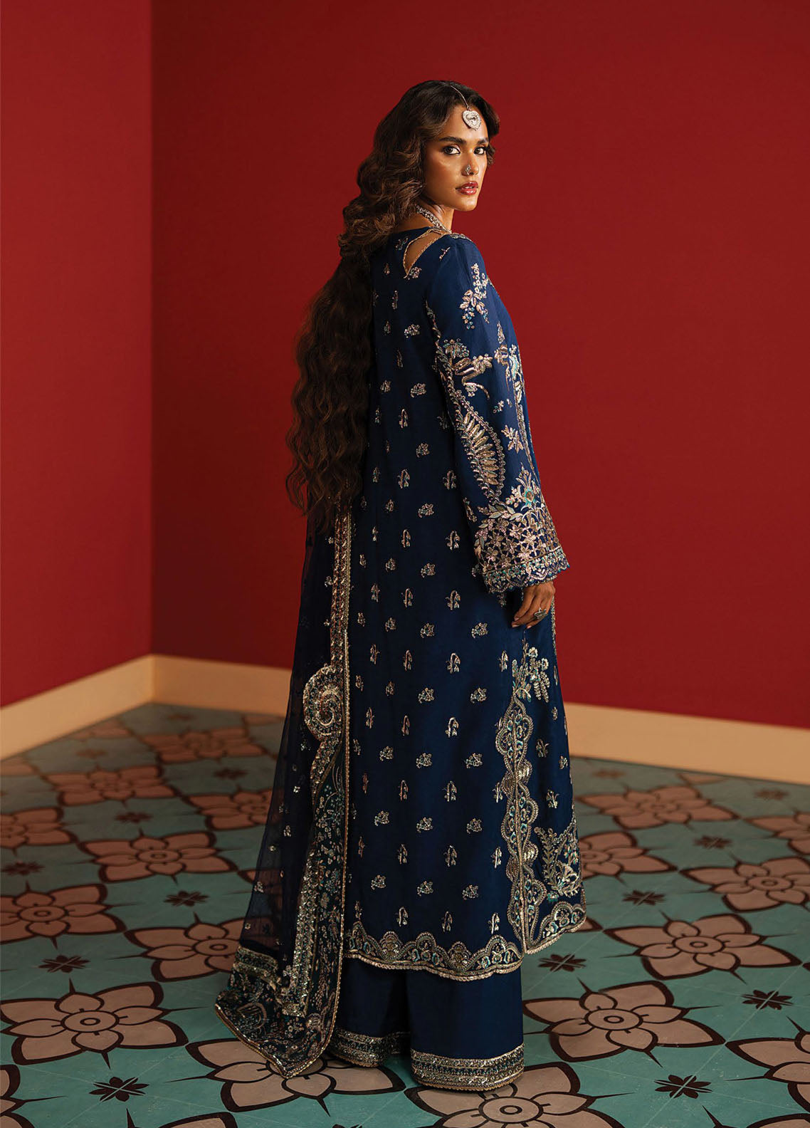 Divani By Afrozeh Embroidered Raw Silk 3 Piece Unstitched Suit AF25D D-06 MAHREEN Divani By Afrozeh Embroidered Raw Silk 3 Piece Unstitched Suit AF25D D-06 MAHREEN