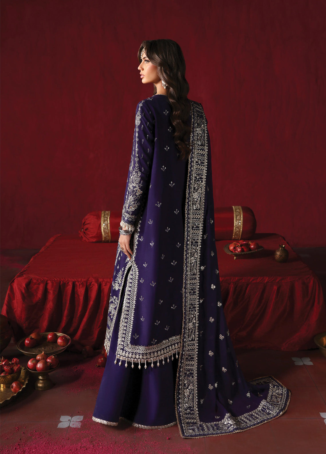 Divani By Afrozeh Embroidered Silk 3 Piece Unstitched Suit AF24DS D-01 KANEEZ Divani By Afrozeh Embroidered Silk 3 Piece Unstitched Suit AF24DS D-01 KANEEZ