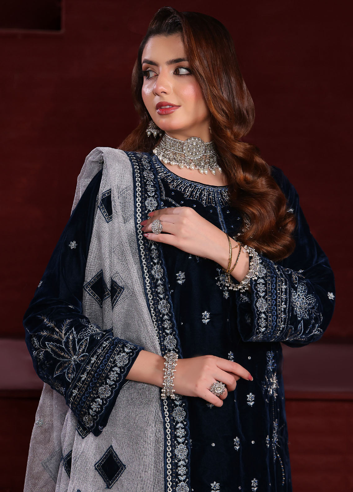 Dr. Velvet By Schick Embroidered Velvet 3 Piece Unstitched Suit SDH25DVV4 D-DEV-01 Dr. Velvet By Schick Embroidered Velvet 3 Piece Unstitched Suit SDH25DVV4 D-DEV-01