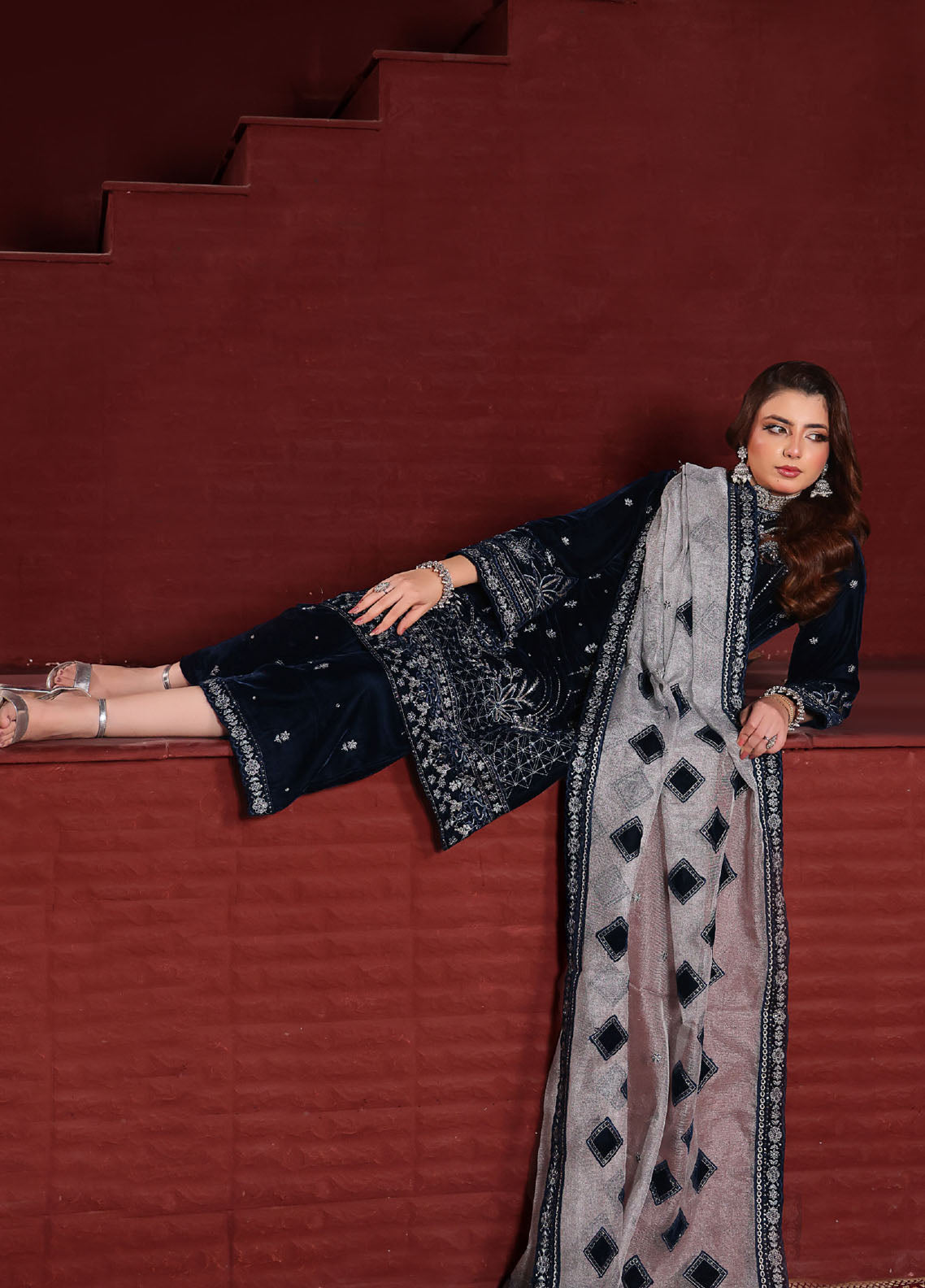 Dr. Velvet By Schick Embroidered Velvet 3 Piece Unstitched Suit SDH25DVV4 D-DEV-01 Dr. Velvet By Schick Embroidered Velvet 3 Piece Unstitched Suit SDH25DVV4 D-DEV-01