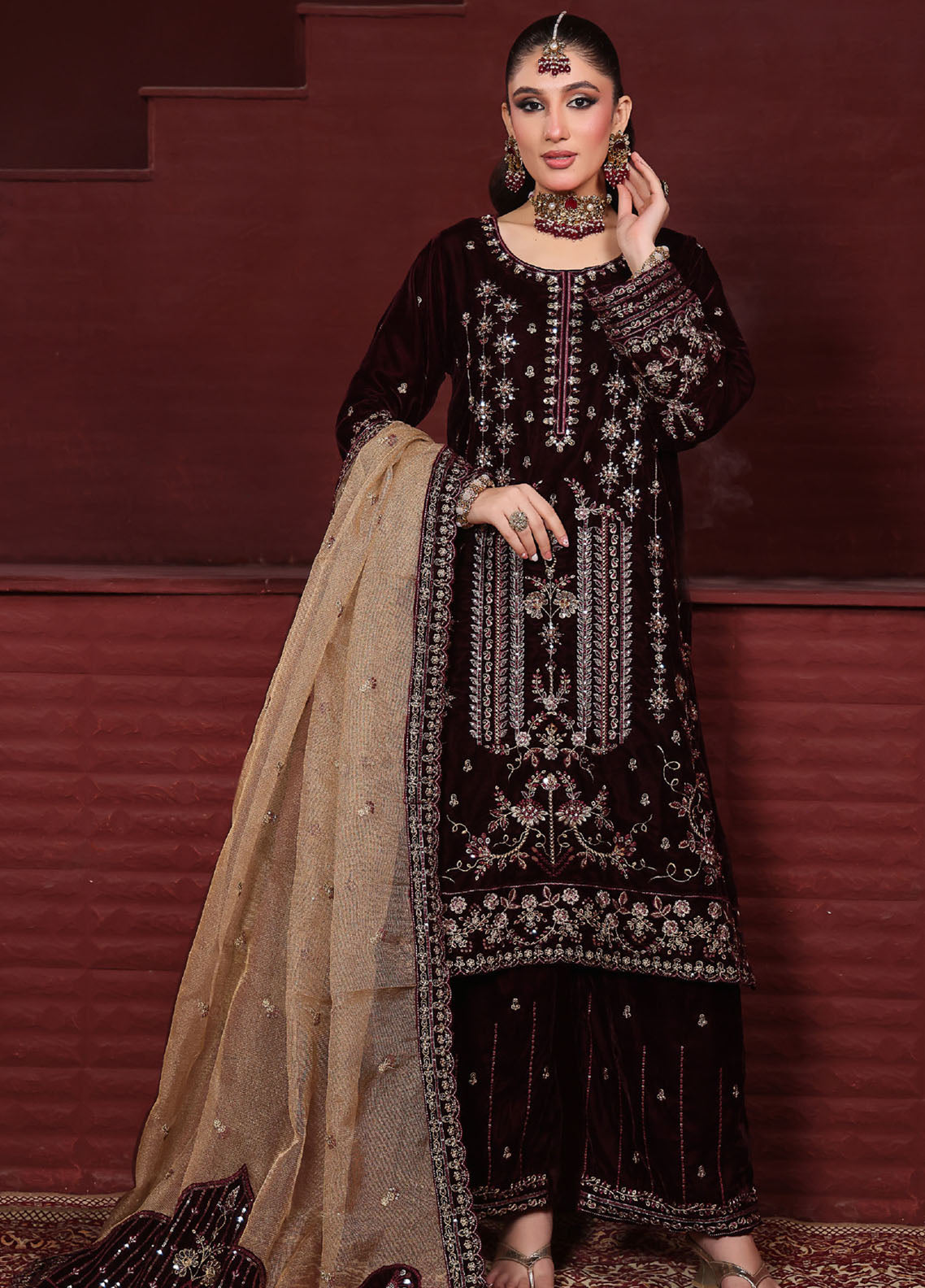 Dr. Velvet By Schick Embroidered Velvet 3 Piece Unstitched Suit SDH25DVV4 D-DEV-02 Dr. Velvet By Schick Embroidered Velvet 3 Piece Unstitched Suit SDH25DVV4 D-DEV-02