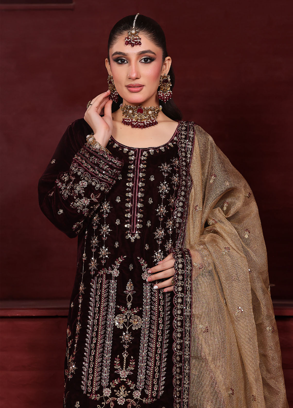 Dr. Velvet By Schick Embroidered Velvet 3 Piece Unstitched Suit SDH25DVV4 D-DEV-02 Dr. Velvet By Schick Embroidered Velvet 3 Piece Unstitched Suit SDH25DVV4 D-DEV-02